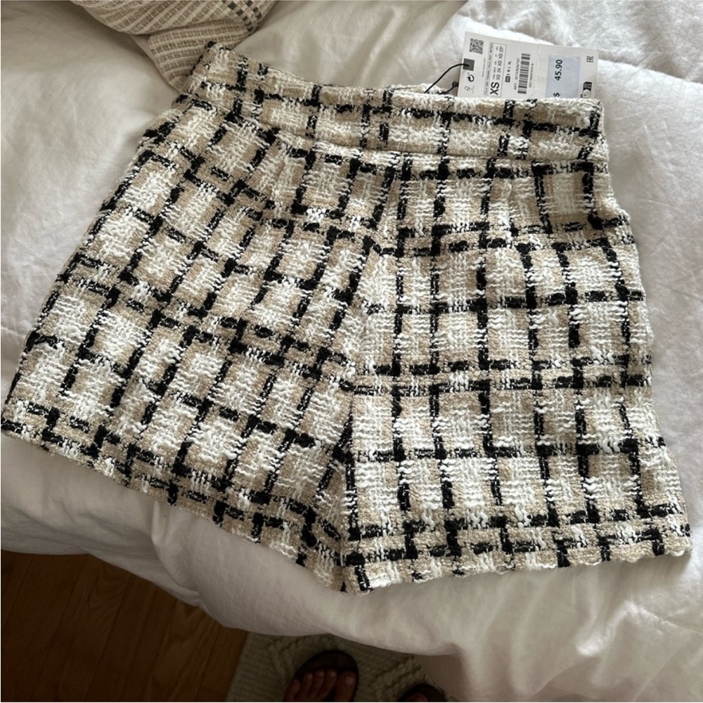 New Zara Highrise Plaid Tweed Cream, Beige & Black Shorts Size Extra Small - Picture 2 of 14